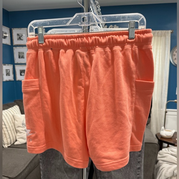 NIKE 🧡 - Picture 2 of 5